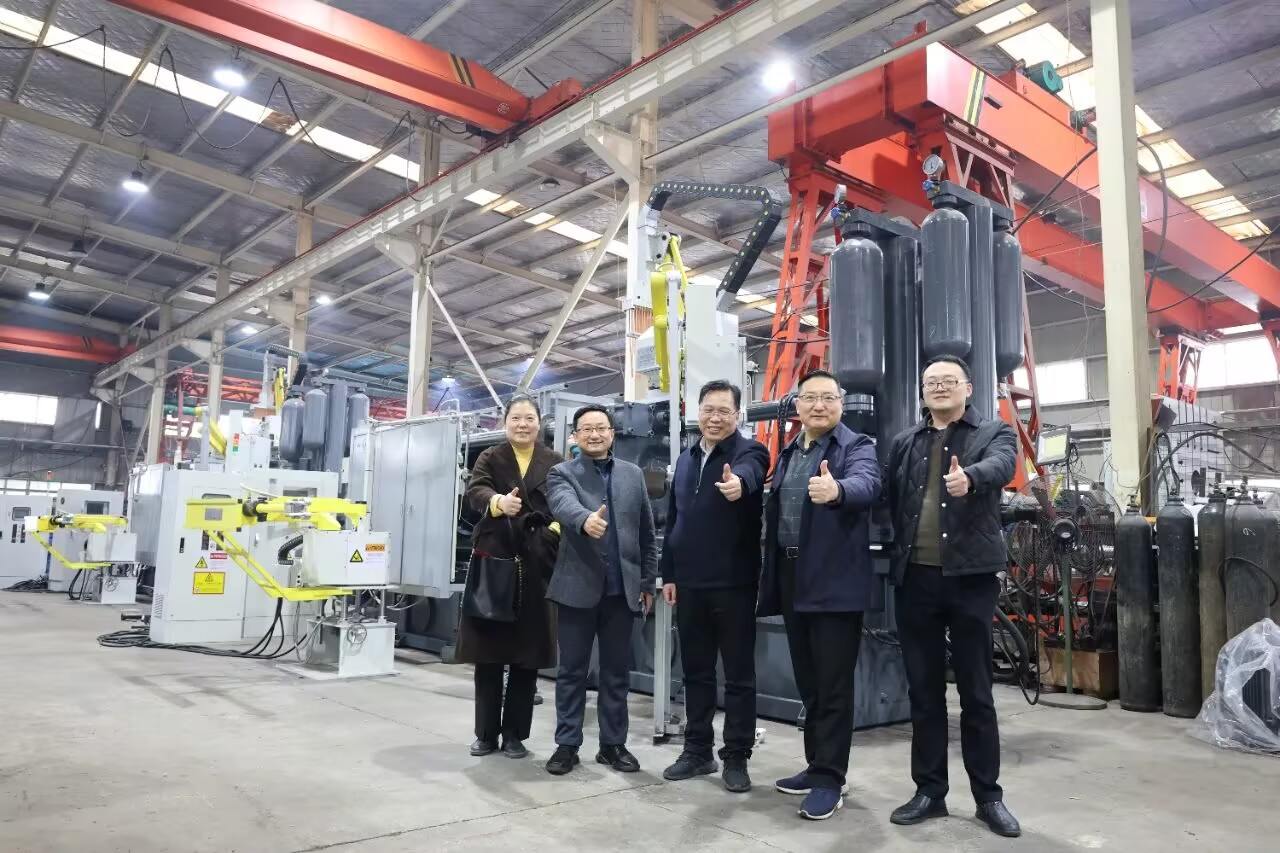 Wujie, presidente de la Escuela Vocacional de Ingeniería de Granos de Anhui, fue a Bengbu Longhua para discutir el