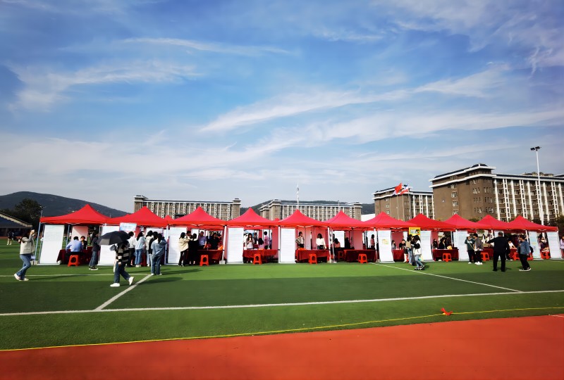 Bengbu Longhua Die Casting Machine Co., Ltd. participó en el evento de reclutamiento en el campus celebrado por Bengbu Technology and Business College